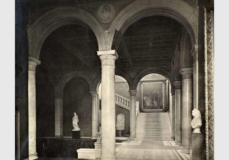 Blick in die Eingangshalle der Nationalgalerie