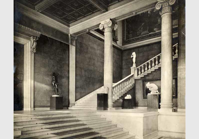 Blick in das Treppenhaus der Nationalgalerie