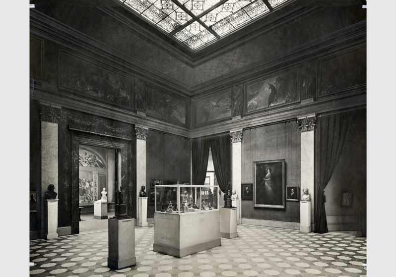 Blick in die Ausstellung der Nationalgalerie, Vestibül