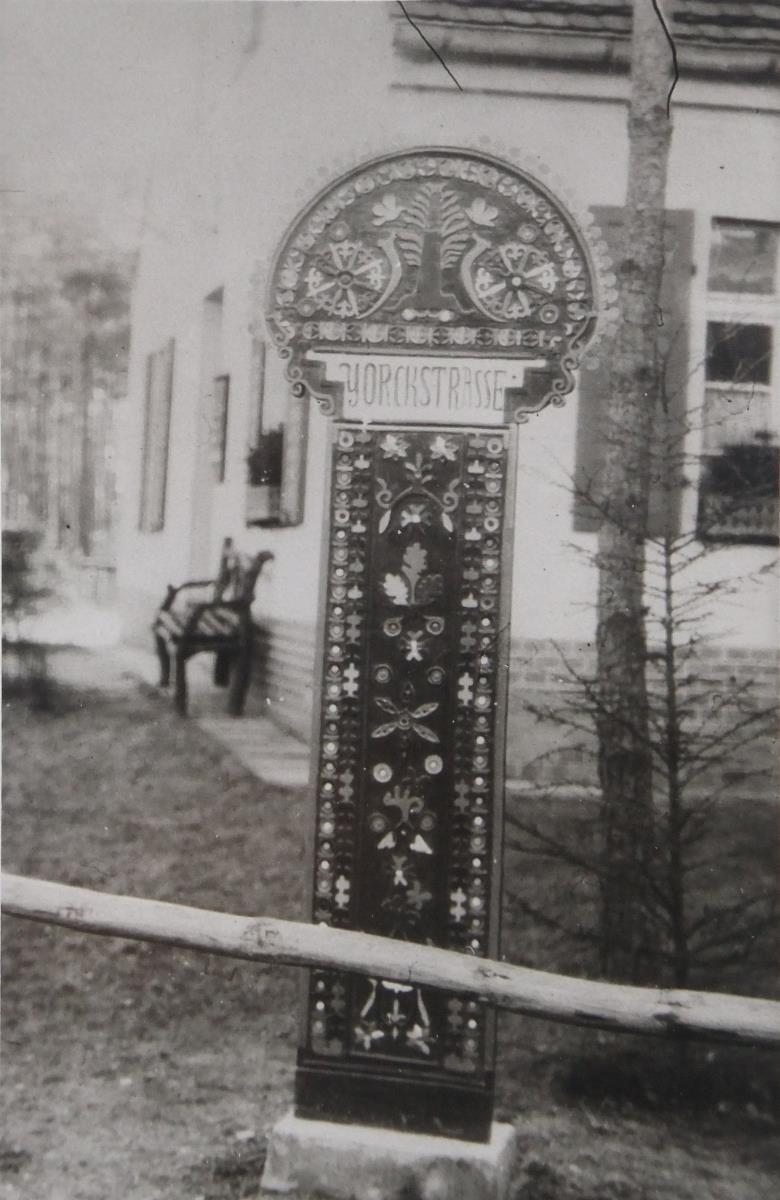 Tatarisches Straßenschild "Yorckstrasse"
