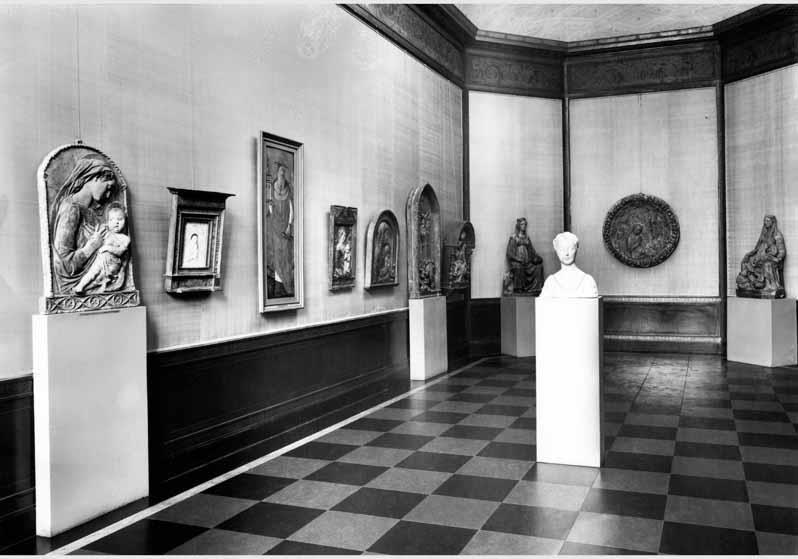 Blick in die Ausstellung "Schätze der Weltkultur von der Sowjetunion gerettet" vom 02. Nov. 1958 - 12. Apr. 1959 in der Nationalgalerie