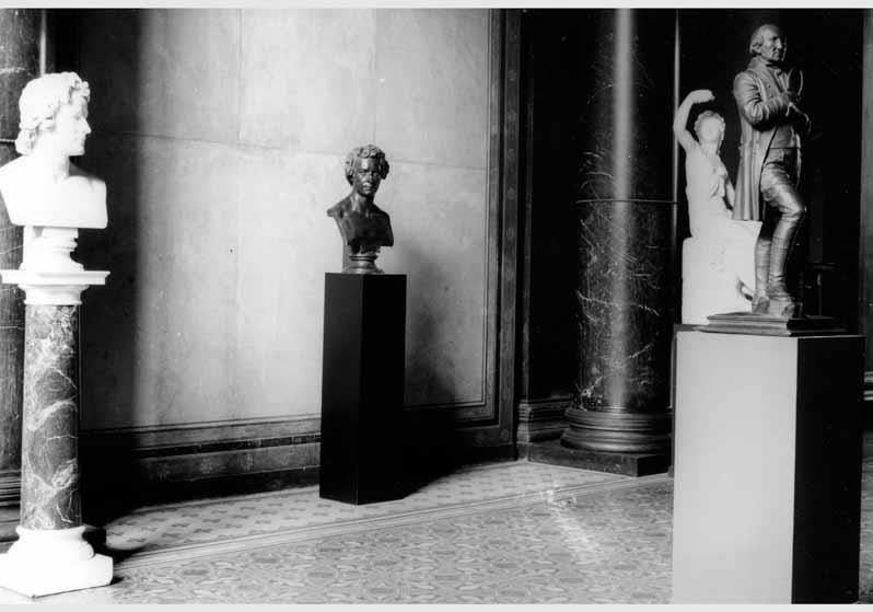 Blick in die Ausstellung "Johann Gottfried Schadow 1764 - 1850 - Bildwerke, Zeichnungen und Druckgraphik" vom 31. Okt. 1964 - Juli 1965 in der Nationalgalerie