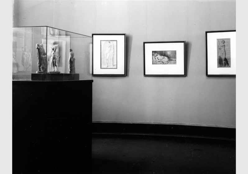 Blick in die Ausstellung "Johann Gottfried Schadow 1764 - 1850 - Bildwerke, Zeichnungen und Druckgraphik" vom 31. Okt. 1964 - Juli 1965 in der Nationalgalerie