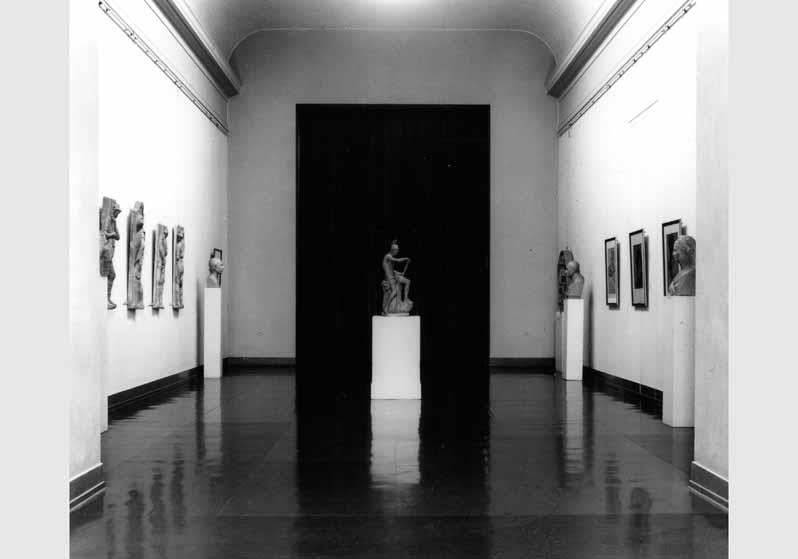 Blick in die Ausstellung "Johann Gottfried Schadow 1764 - 1850 - Bildwerke, Zeichnungen und Druckgraphik" vom 31. Okt. 1964 - Juli 1965 in der Nationalgalerie