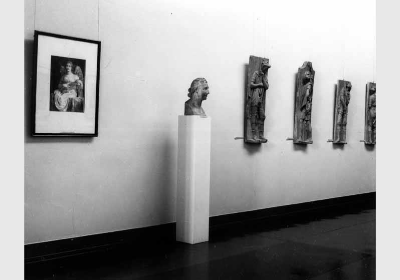 Blick in die Ausstellung "Johann Gottfried Schadow 1764 - 1850 - Bildwerke, Zeichnungen und Druckgraphik" vom 31. Okt. 1964 - Juli 1965 in der Nationalgalerie