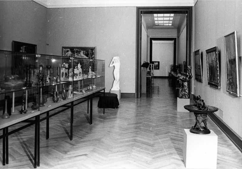 Blick in die Ausstellung "Stilkunst um 1900 in Deutschland" vom 30. Juni 1972 - Dez. 1972 in der Nationalgalerie