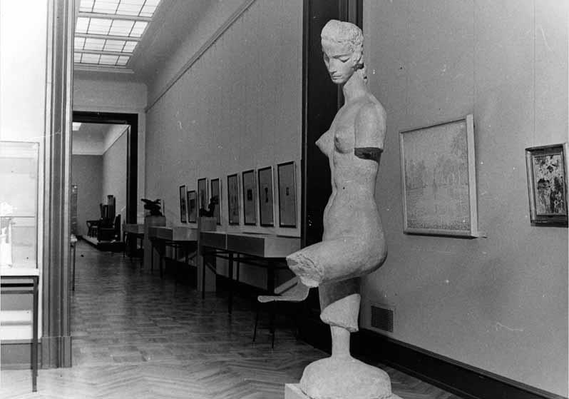Blick in die Ausstellung "Stilkunst um 1900 in Deutschland" vom 30. Juni 1972 - Dez. 1972 in der Nationalgalerie