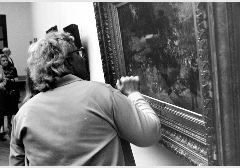Besucher in der Ausstellung "Adolph Menzel - Gemälde und Zeichnungen" vom 04. Juli 1980 - 02. Nov. 1980 in der Nationalgalerie