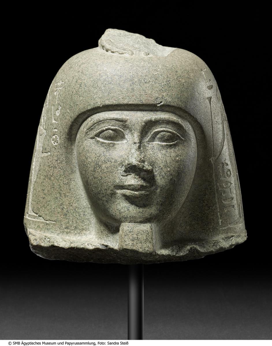 Kopf einer kuboiden Statue des Paanmeni