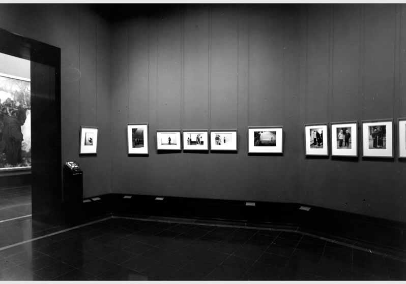 Blick in die Kabinett-Ausstellung "Menschen im Museum" vom 15. Nov. 2002 - 16. Febr. 2003 in der Alten Nationalgalerie