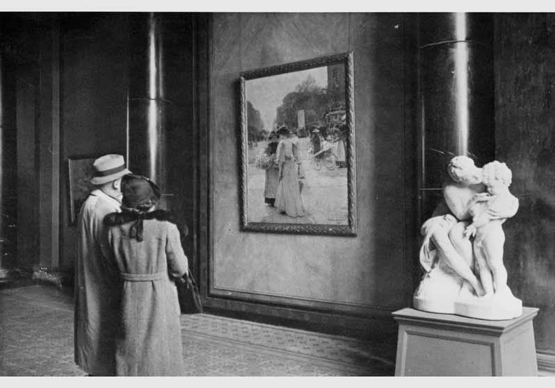 Der Generaldirektor der Staatlichen Museen Ludwig Justi mit Begleitung beim Betrachten des Gemäldes "Der Potsdamer Platz" von Hans Herrmann in der Nationalgalerie