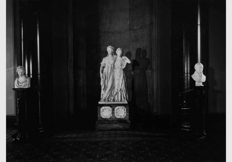 Blick auf die "Prinzessinnengruppe" von Johann Gottfried Schadow in der Nationalgalerie, Querhalle