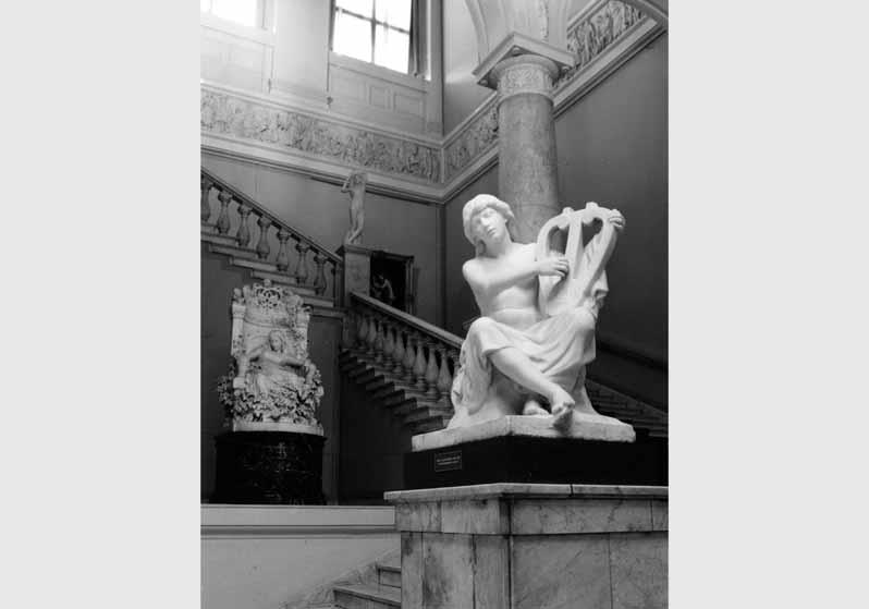 Blick in die Vorhalle der Nationalgalerie