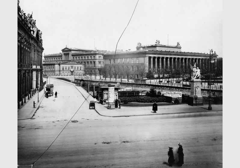 Blick vom Zeughaus auf das Alte Museum, das Neue Museum und den Packhof