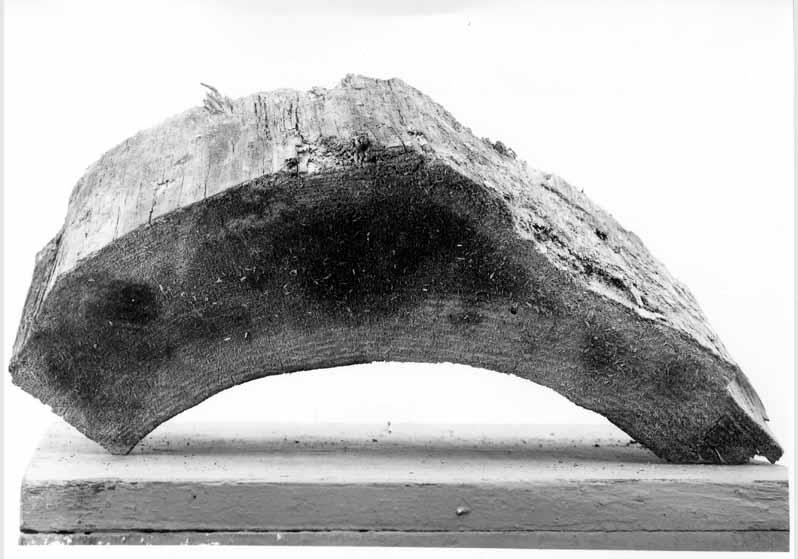 Nahaufnahme eines Balken aus dem Fundament des Alten Museums