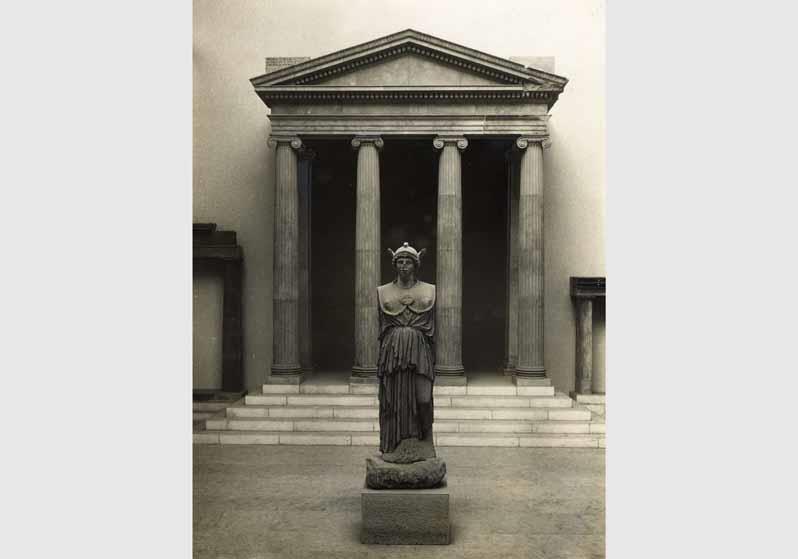 Blick in den Saal der hellenistischen Architektur im Pergamonmuseum