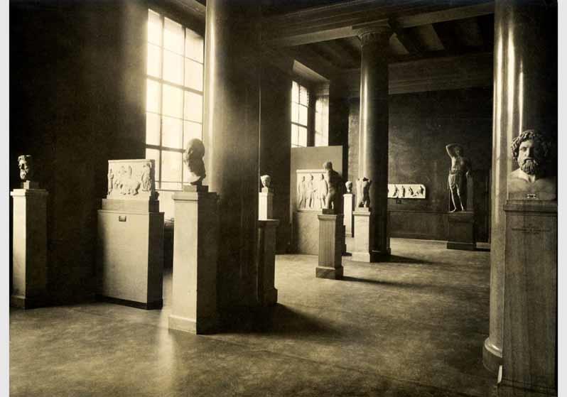 Aufstellung der Antikensammlung im Alten Museum, Saal 4, Griechische Kunst des 5. Jahrhunderts