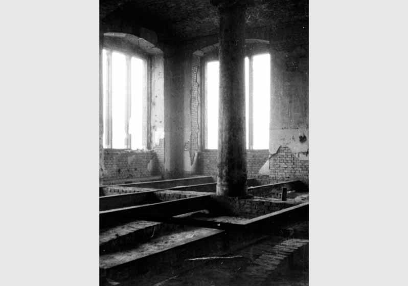 Blick in das zerstörte Zimmer des Präsidenten in der Bauakademie
