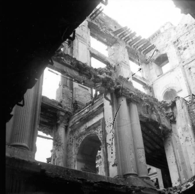 Blick auf die zerstörte Fassade des berliner Stadtschlosses