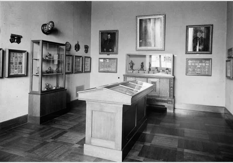Aufstellung des Deutschen Museums im Pergamonmuseum, Raum 18, Bronzekabinett
