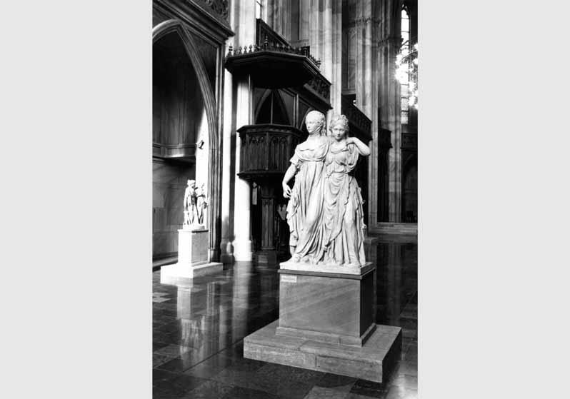 Blick auf die "Prinzessinnengruppe" von Johann Gottfried Schadow in der Friedrichswerderschen Kirche