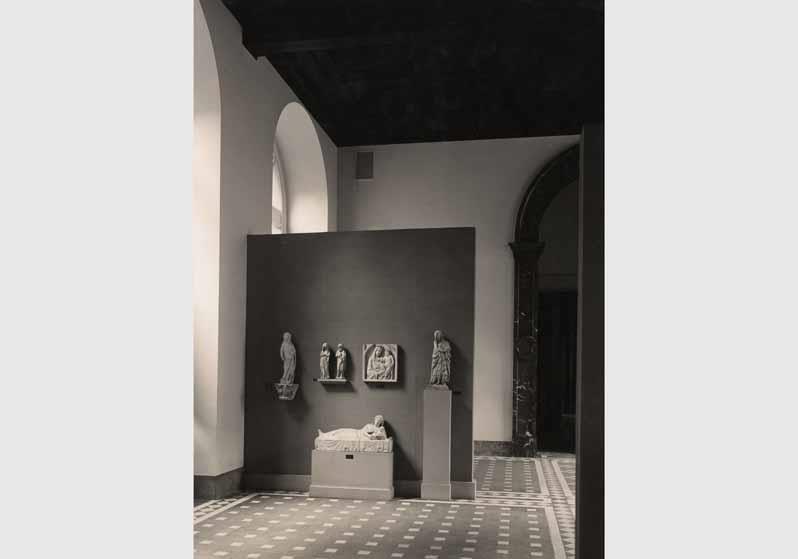 Aufstellung der Skulpturensammlung im Kaiser-Friedrich-Museum, Raum 23, Italienische Bildwerke des 13. und 14. Jh.