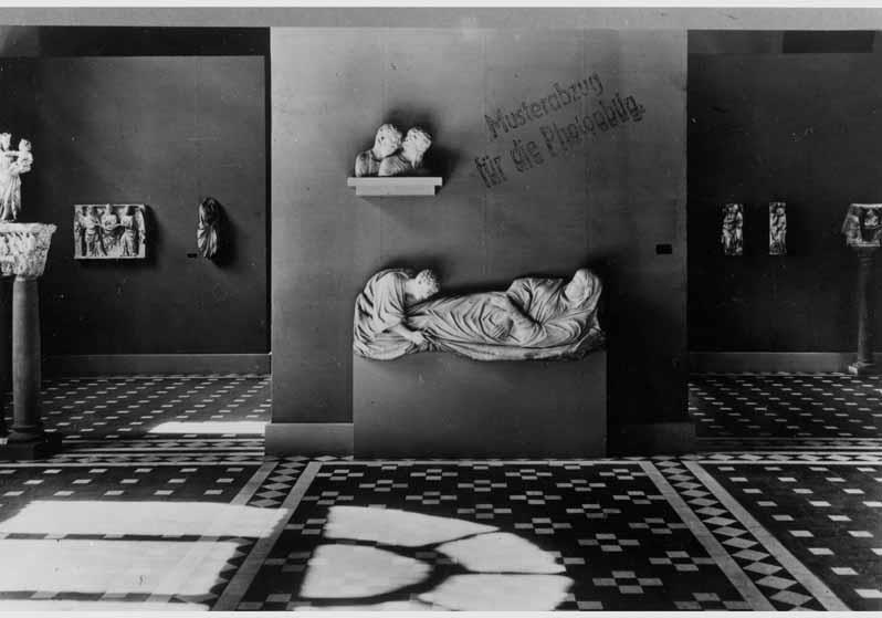 Aufstellung der Skulpturensammlung im Kaiser-Friedrich-Museum, Raum 23, Italienische Bildwerke des 13. und 14. Jh.