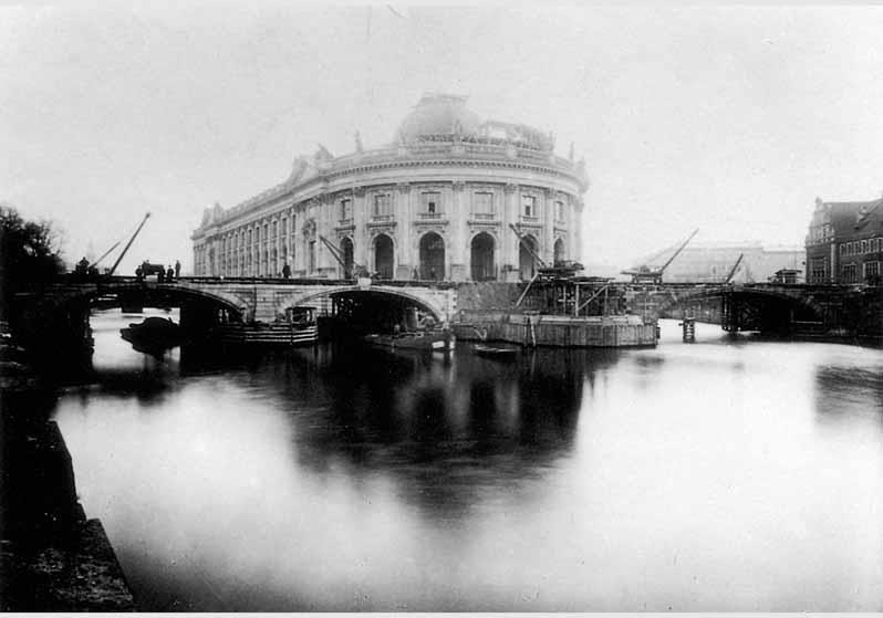 Brückenbau am Kaiser-Friedrich-Museum