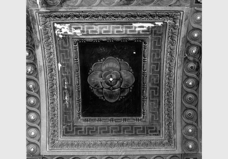 Blick auf die zerstörte Decke des Gobelin-Saals im Kaiser-Friedrich-Museum