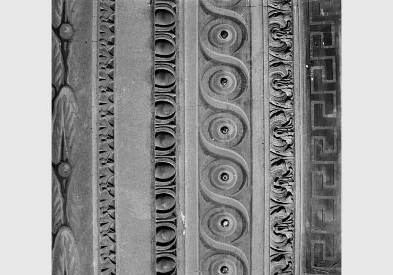 Blick auf die zerstörte Decke des Gobelin-Saals im Kaiser-Friedrich-Museum