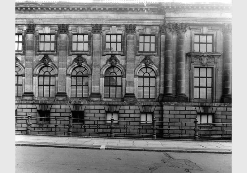 Blick vom Kupfergraben auf die Fassade des Bode-Museums