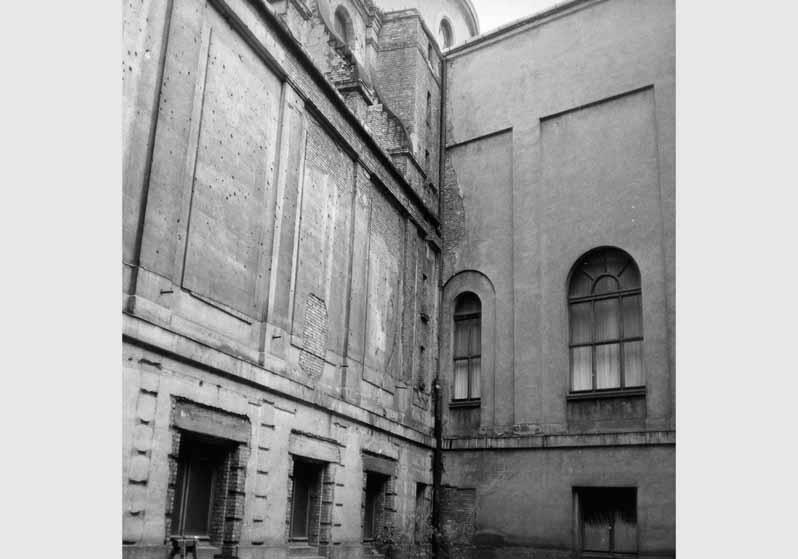 Blick auf die zum Teil zerstörte Fassade des Bode-Museums