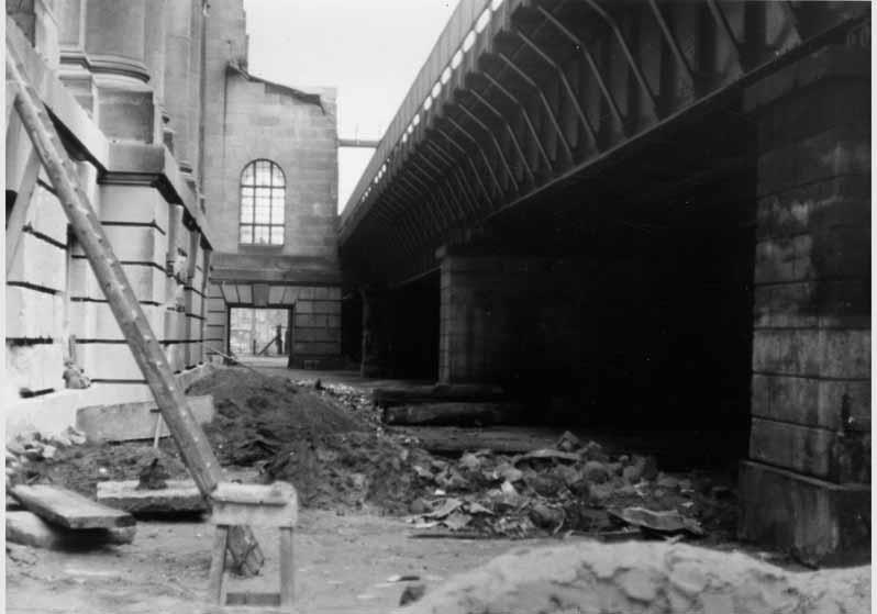 Bauarbeiten zwischen Kaiser-Friedrich-Museum und S-Bahnbrücke