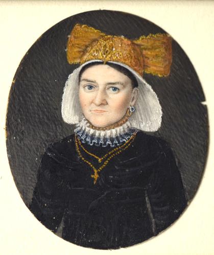 Porträt einer Frau in Empirekleid und Augsburger Bockelhaube