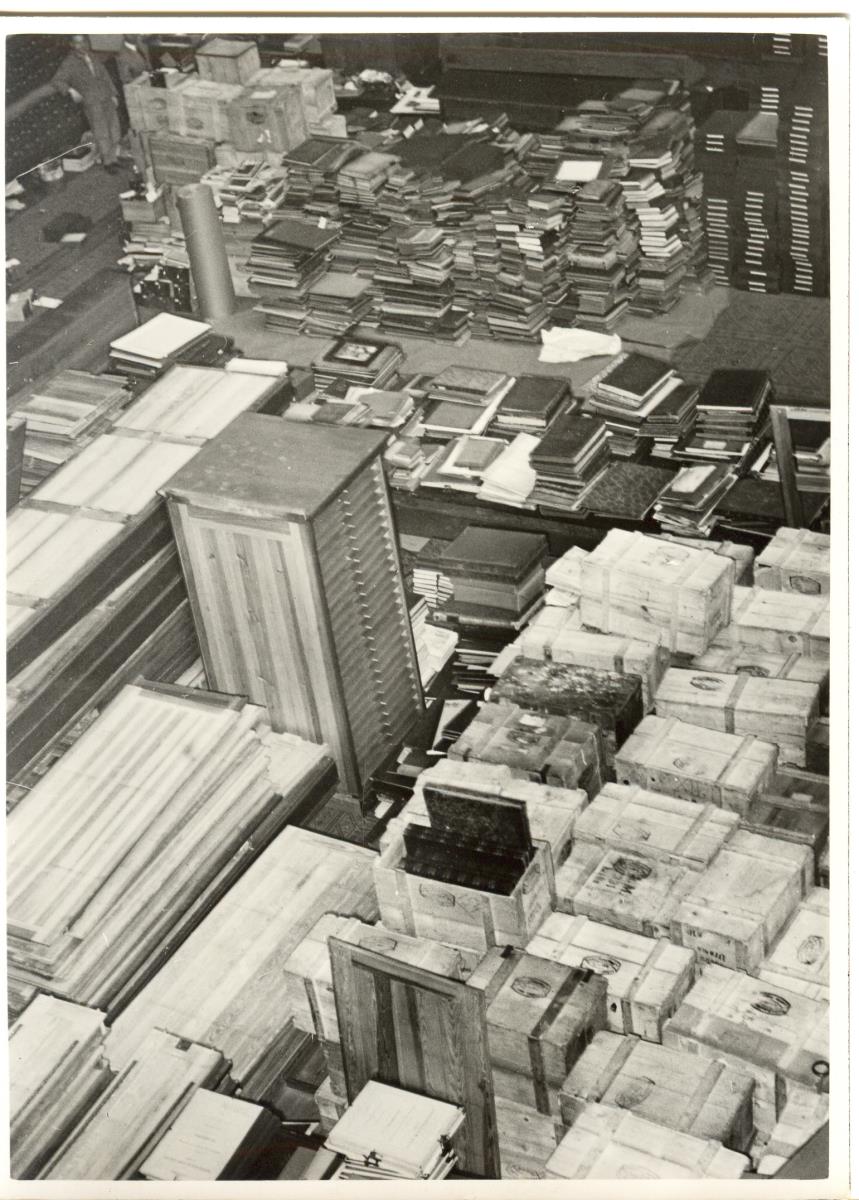 Auszug der Kunstbibliothek aus dem Gebäude in der Prinz-Albrecht-Straße
