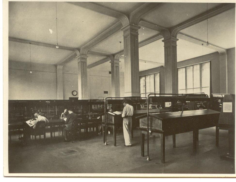 Blick in den Lesesaal der Kunstbibliothek in der Prinz-Albrecht-Straße