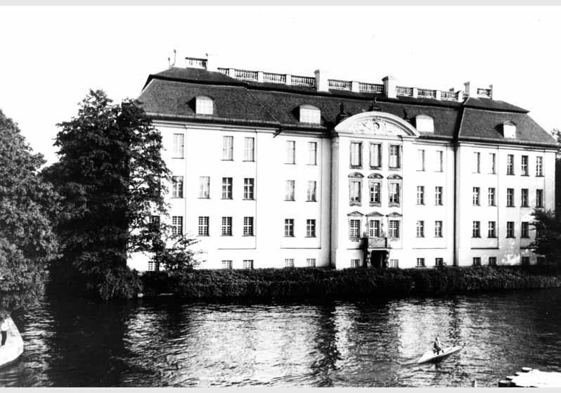 Blick auf das Kunstgewerbemuseum im Schloss Köpenick