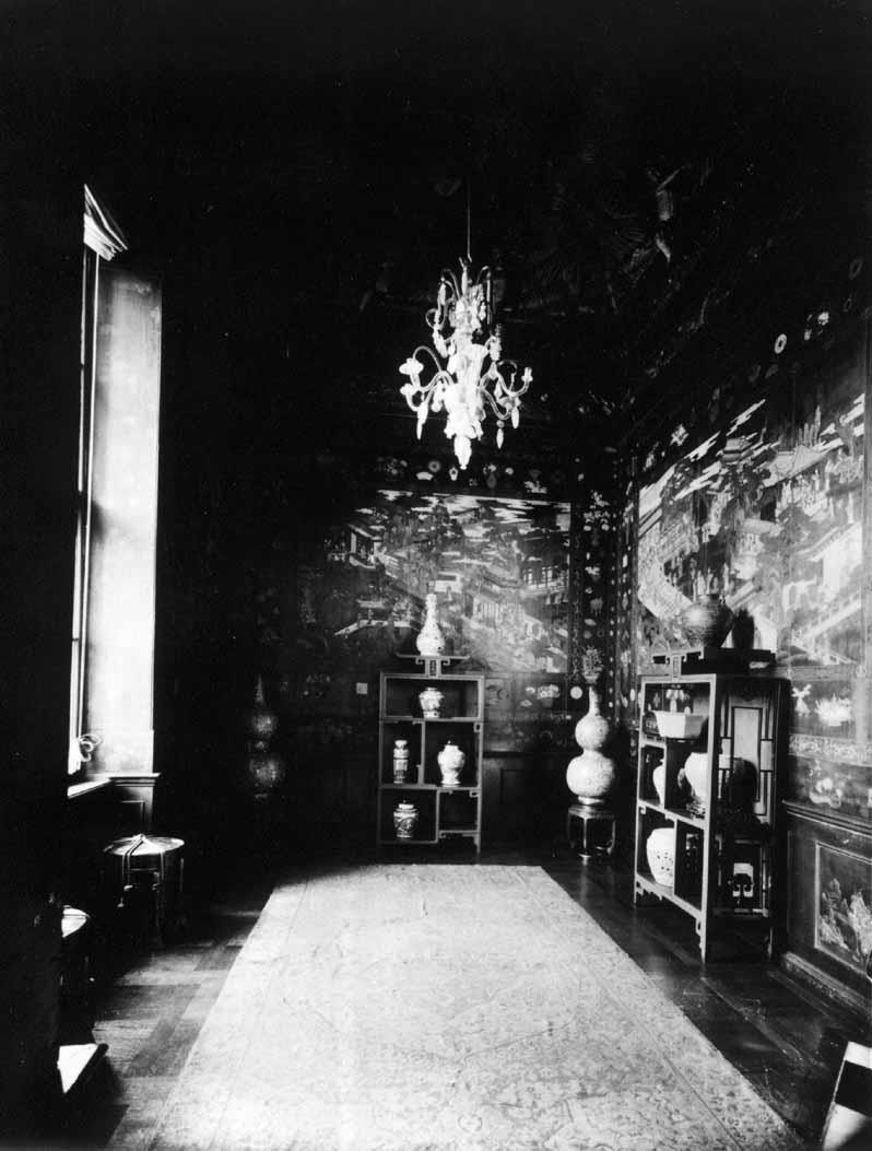 Aufstellung des Kunstgewerbemuseums im Berliner Stadtschloss, Raum 32, Chinesiches Kabinett mit chinesischen Porzellanvasen