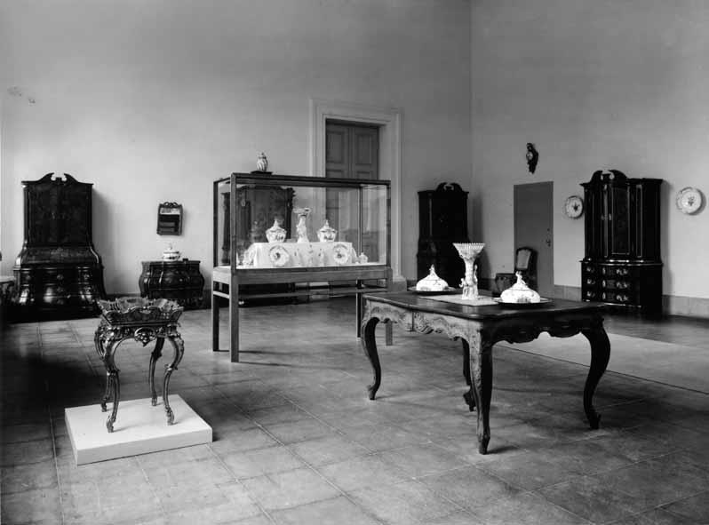 Ausstellung des Kunstgewerbemuseums "Mobiliar und Kunsthandwerk des 17. und 18. Jhd." im Bode-Museum