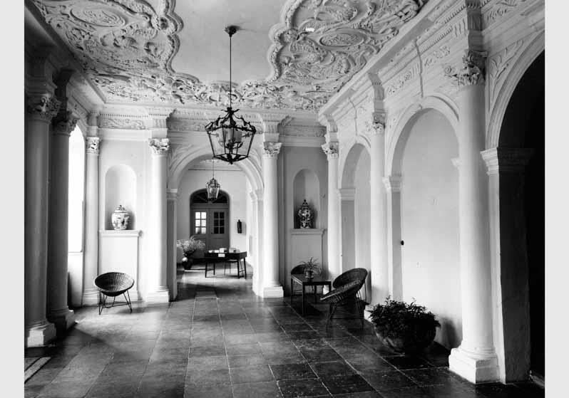 Vestibül im Erdgeschoss des Kunstgewerbemuseums im Schloss Köpenick