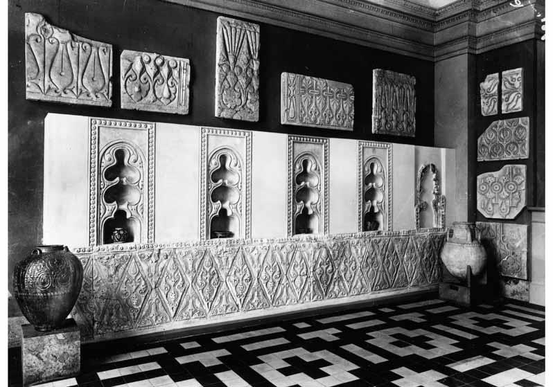 Aufstellung des Museums für Islamische Kunst im Kaiser-Friedrich-Museum, Stuckplatten aus Samarra, Raum 14