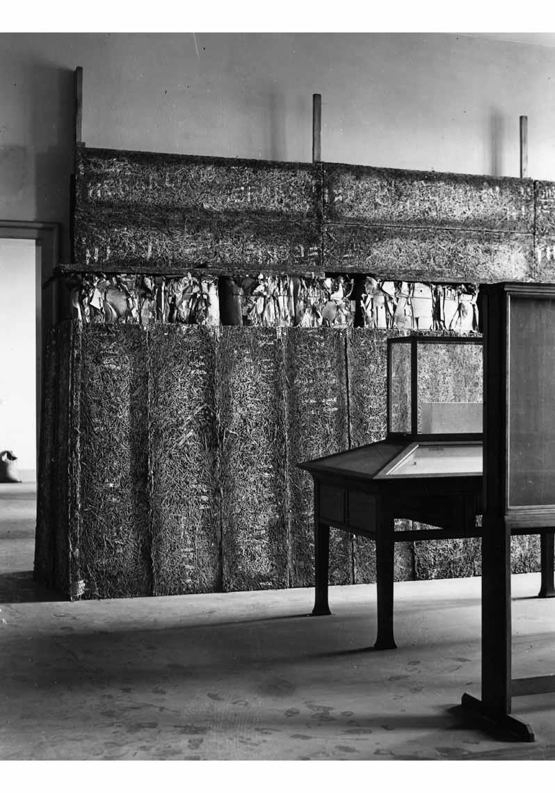 Sicherung der Kunstwerke vor Kriegseinwirkungen im Samarra-Saal des Museums für Islamische Kunst im Pergamonmuseum, Raum 4