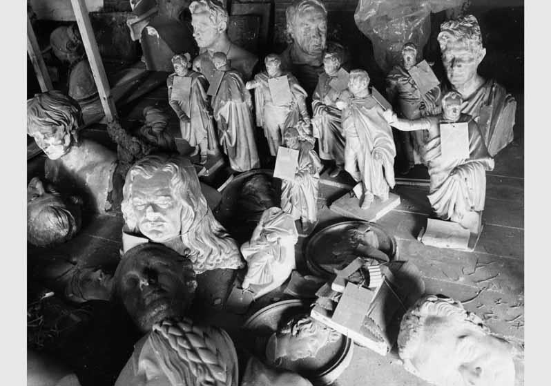 Blick in das Gipsdepot der Nationalgalerie in den Kolonnaden auf der Museumsinsel