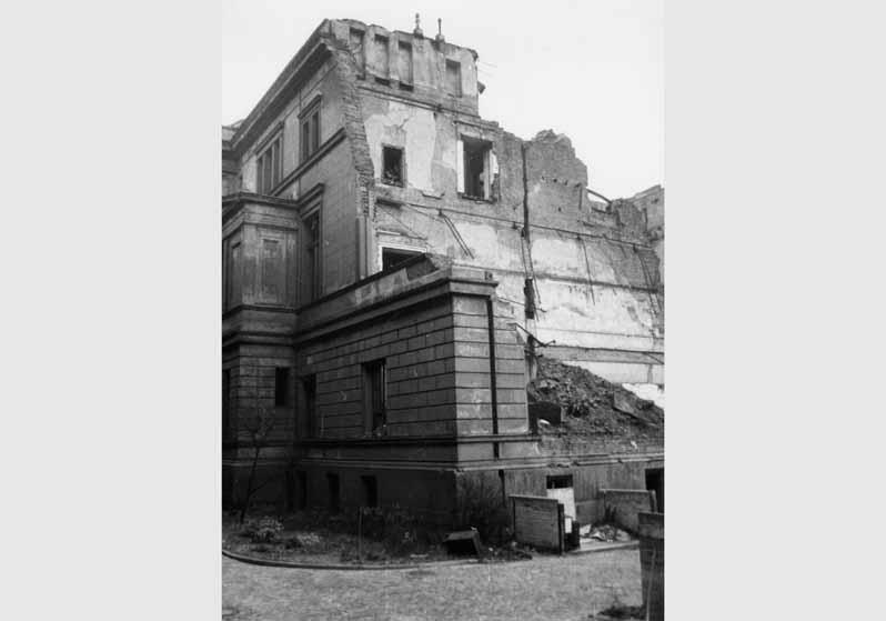Blick auf die zerstörte Fassade des Neuen Museums