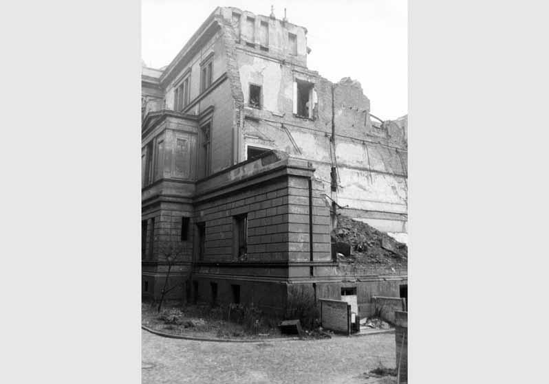 Blick auf die zerstörte Fassade des Neuen Museums