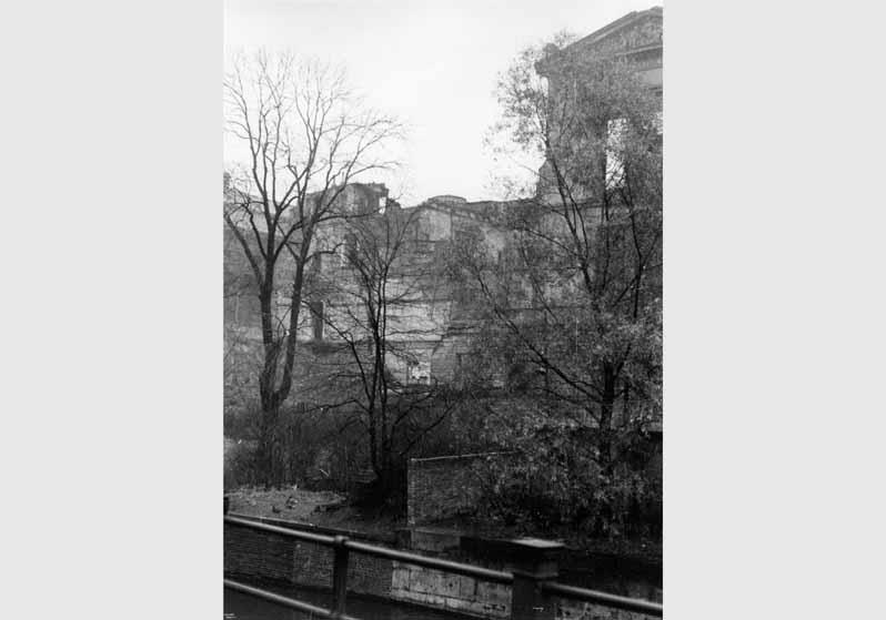 Blick vom Kupfergraben auf das Neue Museum