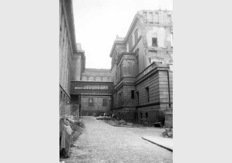 Blick auf den Übergang zwischen Pergamonmuseum und Neuem Museum