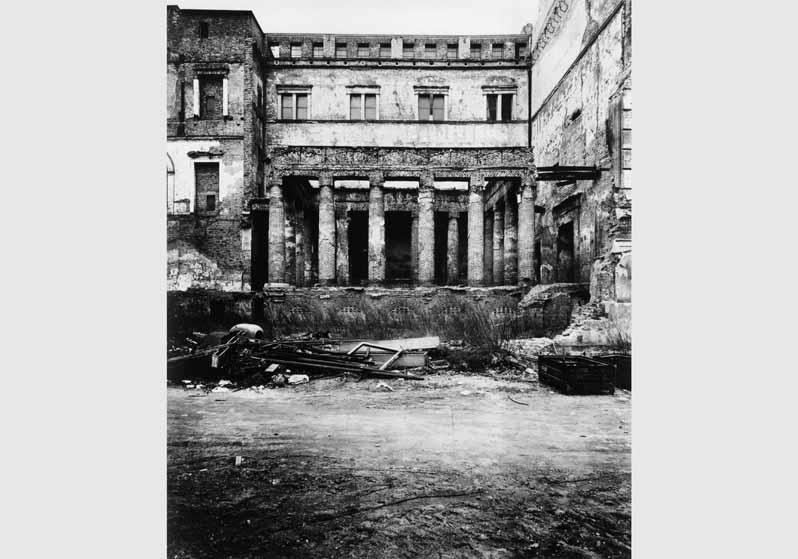 Blick auf den zerstörten Ägyptischen Hof des Neuen Museums