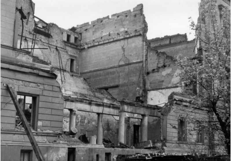 Blick auf die zerstörte Fassade des Neuen Museums