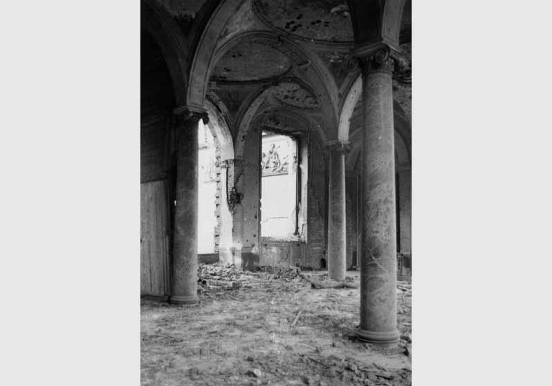 Blick in den zerstörten Modernen Saal im Neuen Museum